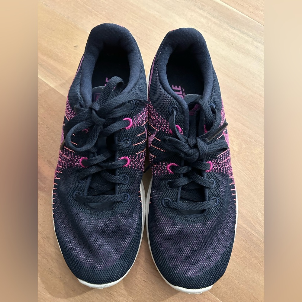 Woman Nike navy blue with pink and salmon color size 6